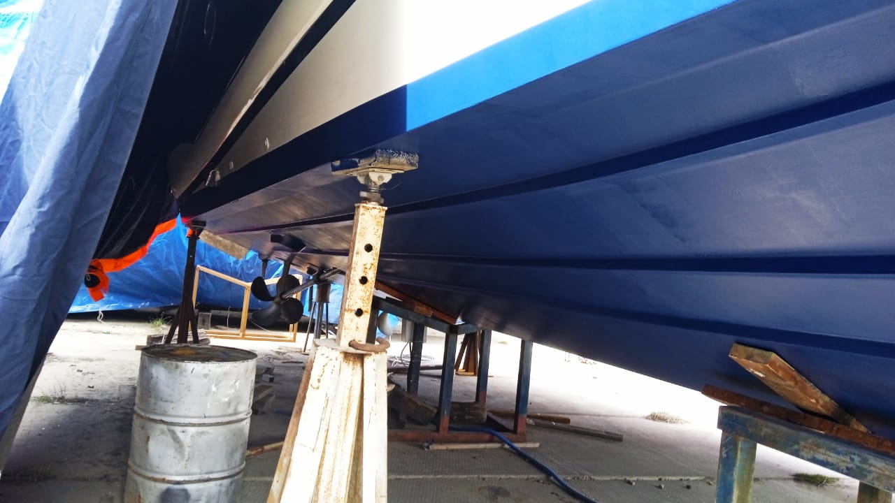Нанесение необрастающего покрытия /антифоулинга на яхту