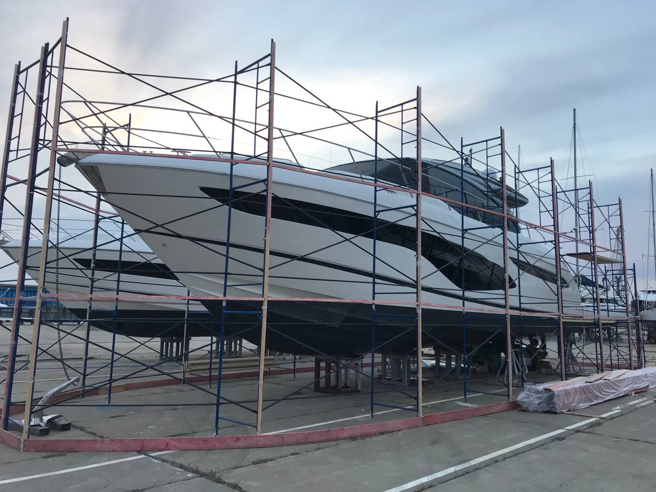 Строительство укрытия для зимнего хранения яхты