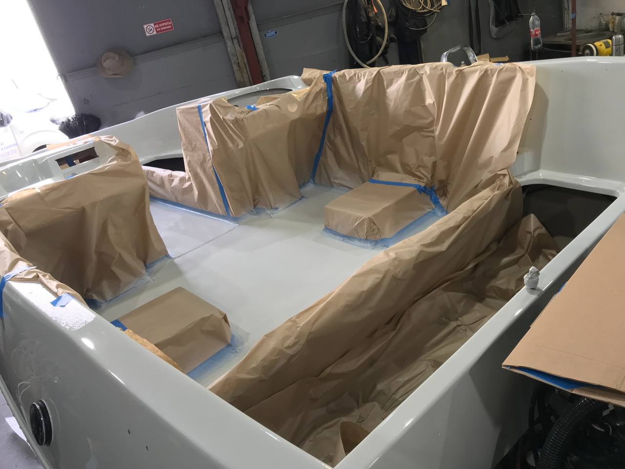 Полная перекраска катера и замена обшивки салона